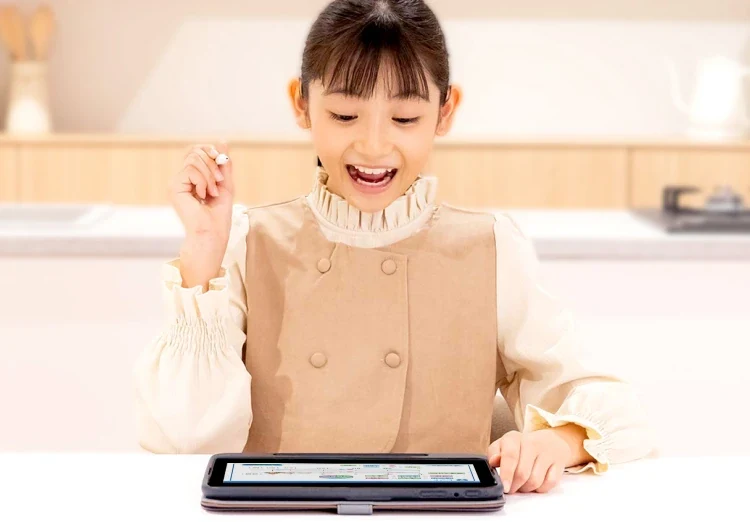 スマイルゼミ公式サイトの自動読み上げと自動丸付けの説明